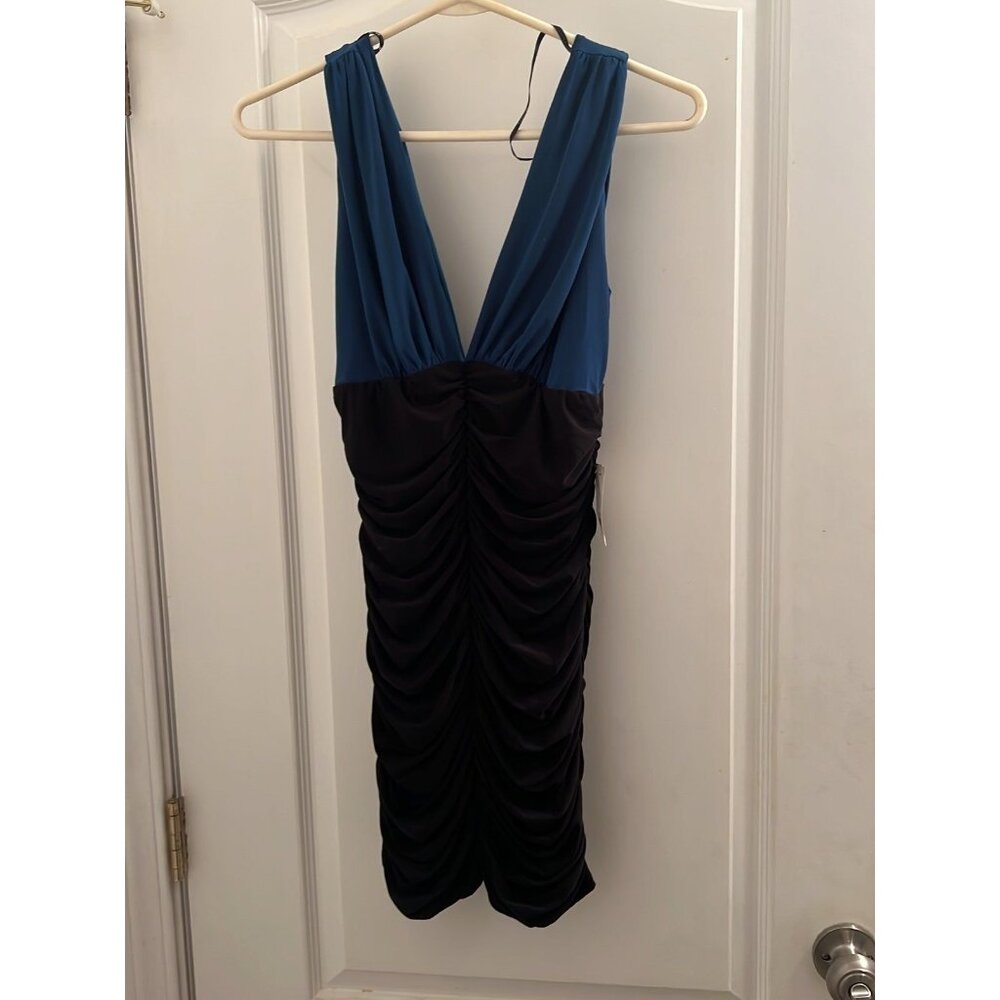 Dress‎